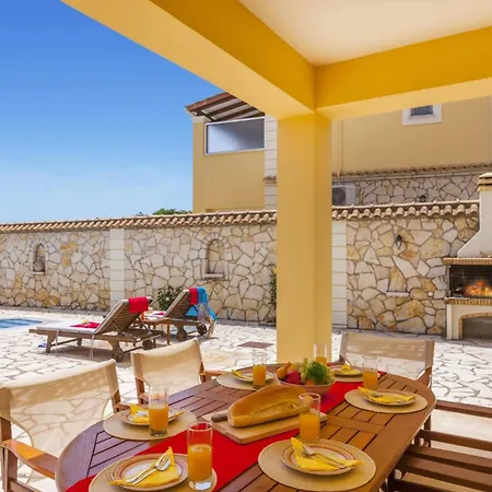 Carollina By Villa *